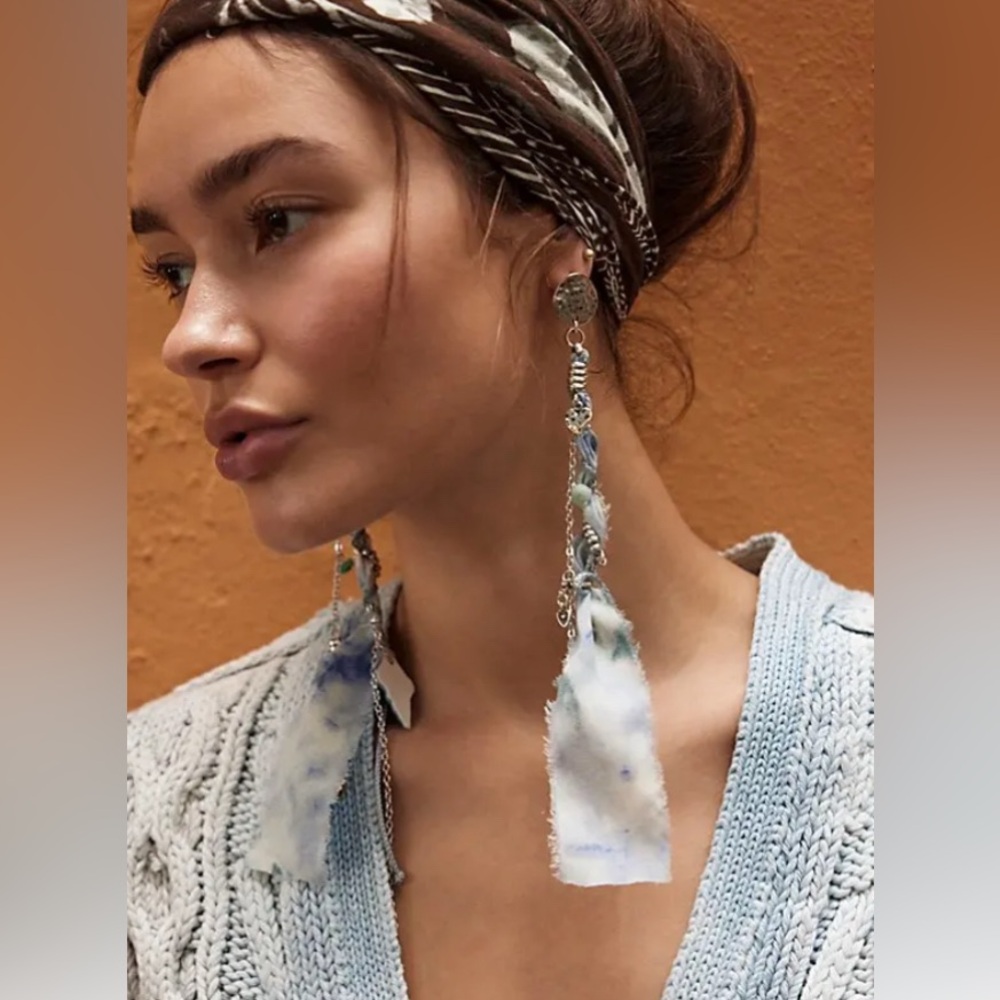 FREE PEOPLE Clearwater Dangle Earrings NWT Indigo Blue Shell Stones
